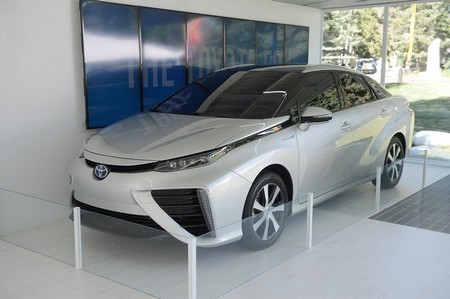 En California van a rifar, literalmente, el primer Toyota Mirai a hidrógeno