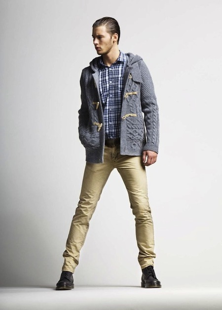 Love Moschino Otoño-Invierno 2012: locos por el navy y el estilo más urbano