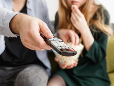 Tarde de sofá y manta: Netflix nos sumerge en el diseño de automóviles 