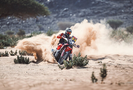 Kevin Benavides le devuelve el liderato a Honda en el Dakar, con Toby Price al acecho en la quinta etapa