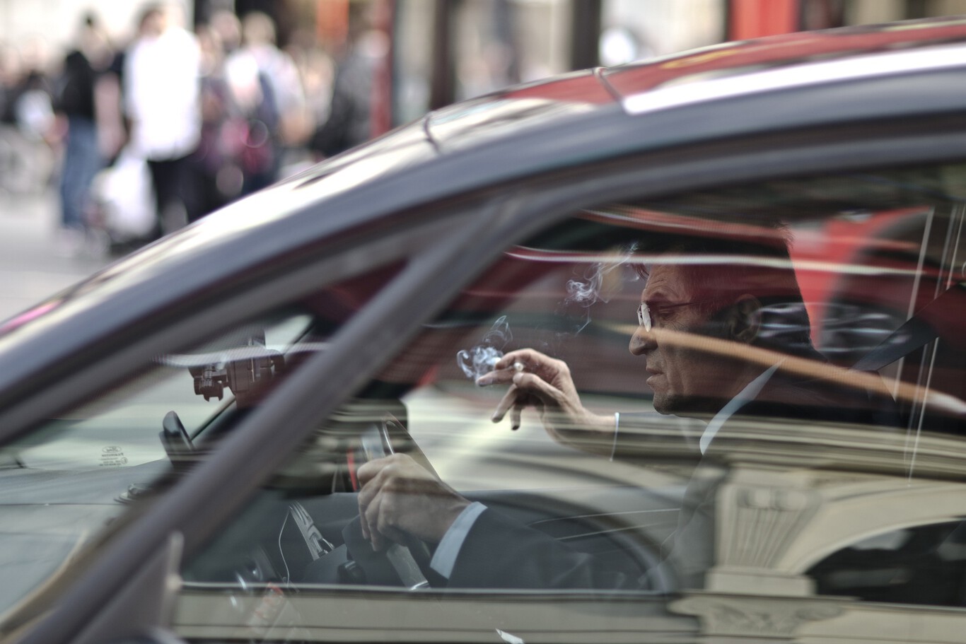 ¿Se puede seguir fumando en el auto con la nueva ley antitabaco de México? Te lo explicamos