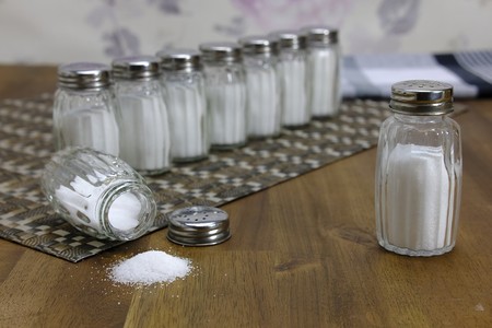 Encuentran microplásticos en el 90 por ciento de la sal de mesa