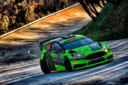 Valentino Rossi ya está menos enfadado después de ganar el Monza Rally Show, pero con un coche