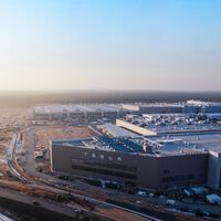 El regalo de Trump a Europa: Alemania asegura la producción de baterías Tesla tras el cambio de política en EE. UU. 