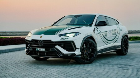 Dubai Police Lamborghini Urus Performante 3