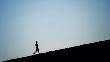 Cómo hacer las series en cuesta, imprescindibles si quieres mejorar tiempos en carrera