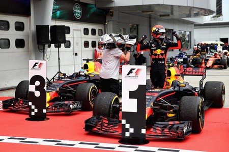 Victoria de Verstappen en el Gran Premio de Malasia. Vettel remonta desde la parte de atrás