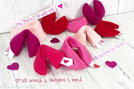 Diy Fortune Cookie Valentine From Felt With Free Printable Valentines