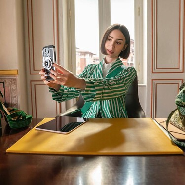 Si tu amiga está obsesionada con las romcom de moda, este regalo de amigo invisible lleva su nombre y cuesta menos de 20 euros