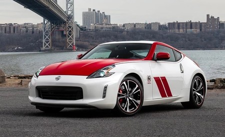 Cambios estéticos, más equipamiento y mismos 337 CV para el Nissan 370Z 50th Anniversary Edition