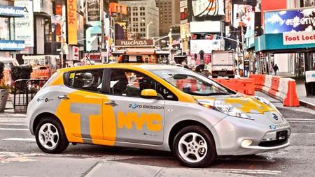 "En la luna" uno de los taxistas de Nueva York con su Nissan LEAF