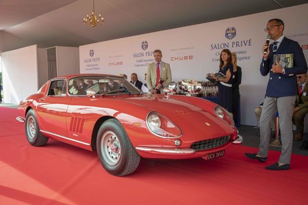 Ferrari sigue siendo la marca favorita de la gente... incluso quienes pueden comprarlos