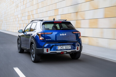 Kia New Stonic Yacht Blue Dynamic Print 3600x2400 004