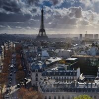 París echa el freno: el Ayuntamiento limita la velocidad a 30 km/h en el centro de la ciudad para reducir la contaminación 