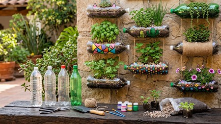 Cómo reutilizar botellas de plástico para crear macetas y cultivar tus plantas en casa