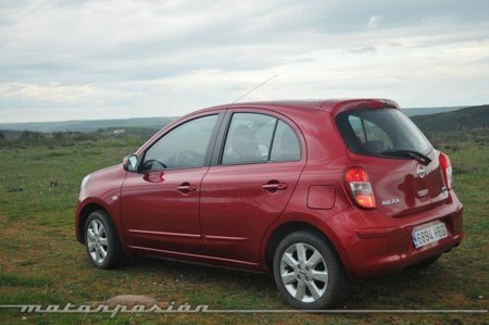 Nissan Micra CVT Lateral Trasera