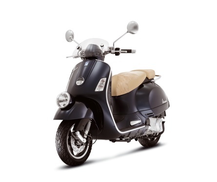 VespaGTV250Navy_02_small.jpg