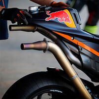 El último giro de tuerca de KTM para cambiar MotoGP: probaron en Jerez un novedoso escape doble bidireccional 