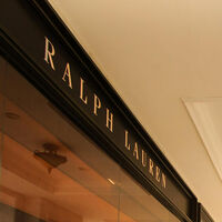 Por menos de 40 euros podemos llevar este polo Ralph Laure súper fresquito para verano y que sienta como un guante 