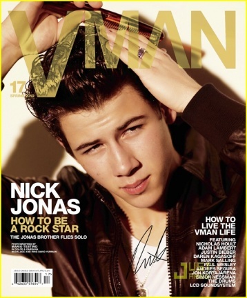 Nick Jonas muy crecidito en la portada de VMan