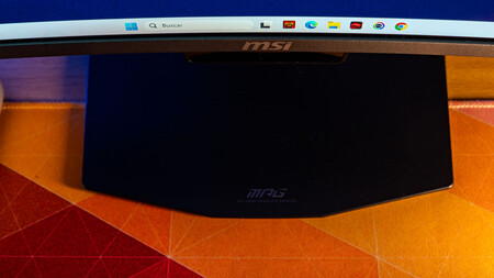 Peana MSI MPG 341CQR QD-OLED