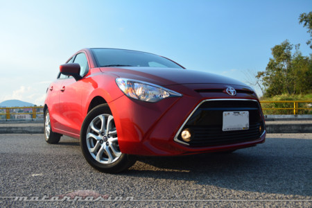 Toyota Yaris R 4