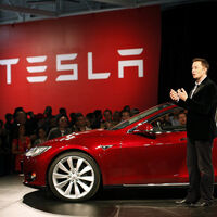 "Estás de broma, ¿quién no invertiría en Elon Musk?". El motosierra de Musk se ha vuelto en contra de Tesla, y el gobierno de EEUU está intentando salvarla