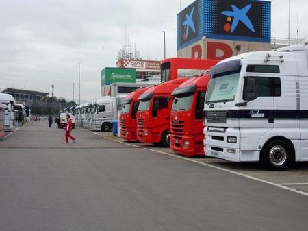 Paddock Barcelona Tests F1 2011