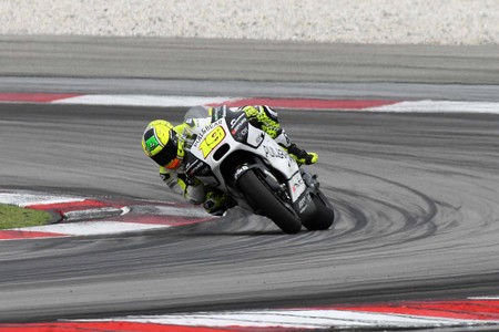 Álvaro Bautista demuestra en Sepang que aún tiene mucho que decir en MotoGP