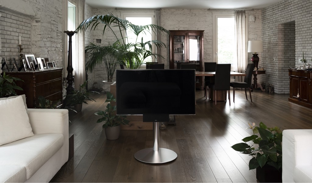 Geneva quiere integrar en un mismo elemento el soporte para la tele y la barra de sonido con subwoofer