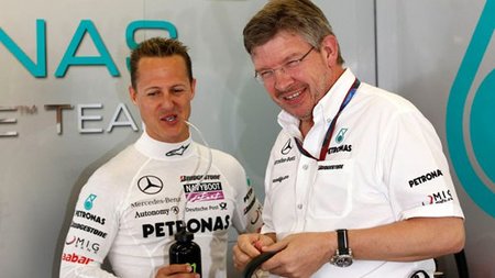 Ross Brawn cree que Michael Schumacher mejorará en 2011