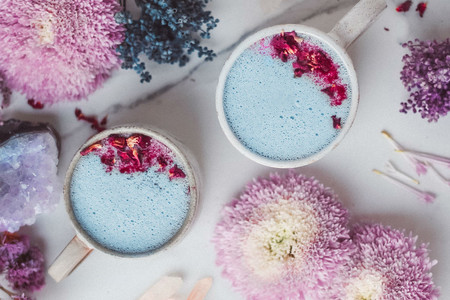Moon Milk: ¿Qué es y cómo te ayuda a combatir el insomnio? Receta fácil