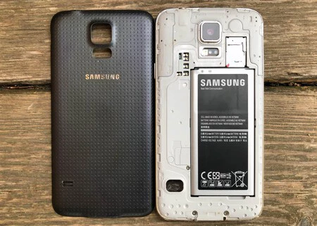Me gustaría que volvieran móviles como este: el Samsung Galaxy S5 con batería intercambiable