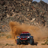 Carlos Sainz deja visto para sentencia su cuarto Dakar después de una grave avería de Sébastien Loeb
