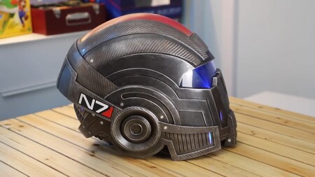 La edición coleccionista de Mass Effect Legendary Edition trae una genial réplica del casco N7, pero no incluye el juego entre sus extras