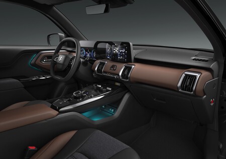 Suzuki e Vitara interior