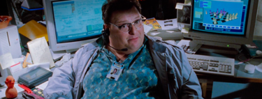 Pausa Jurassic Park en el minuto 43 con 52 segundos, y si observas atentamente la pantalla del ordenador descubrirás un guiño a otra película de Spielberg