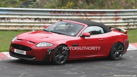 Habrá un Jaguar XKR-S descapotable