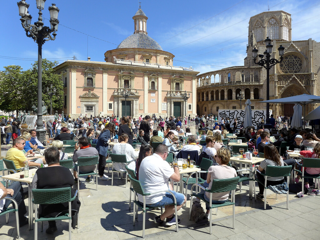 Ante el riesgo de asfixiarse con los pisos turísticos, Valencia ha decidido plantarse: aplicará una moratoria de un año
