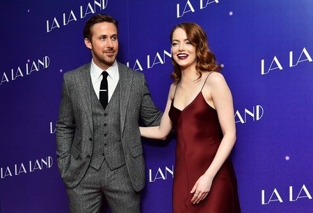 A nadie le sienta tan bien un traje de tres piezas como a Ryan Gosling