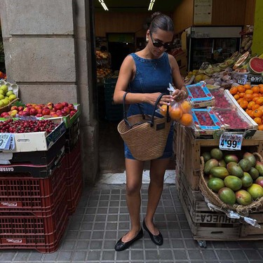 Acaban de llegar a Zara los vestidos midi perfectos para la primavera que ya puedes empezar a llevar 