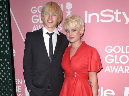 Kelly Osbourne se queda compuesta y sin novio