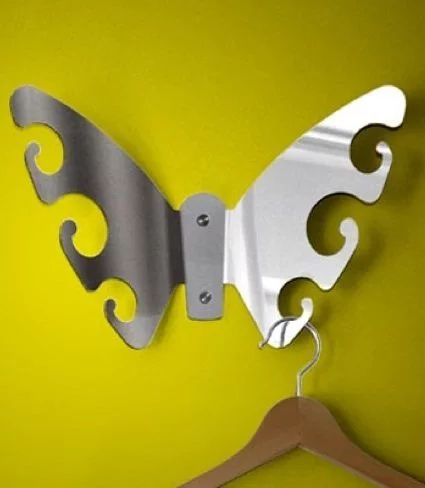 Un colgador con forma de mariposa