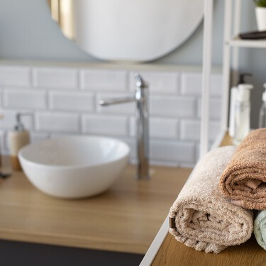 Lidl ha lanzado en sus tiendas físicas un toallero de diseño: no necesita taladros y cuesta menos de 10 euros