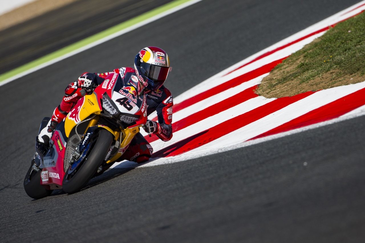 Stefan Bradl abandona, le sustituye Jake Gagne y Leon Camier acapara todas las miradas de Honda en el WSBK
