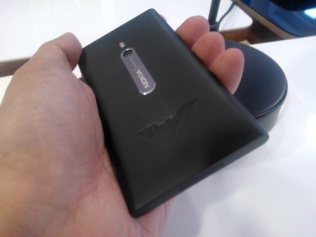 Nokia Lumia 800 estrena edición muy limitada Dark Knight Rising