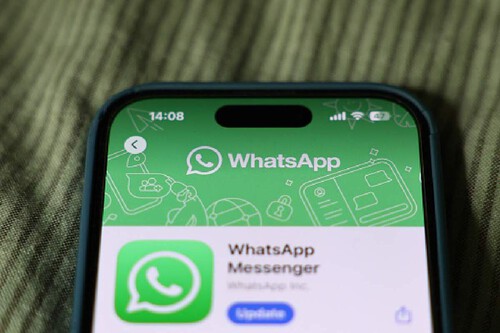 celular com tela aberta no whatsapp