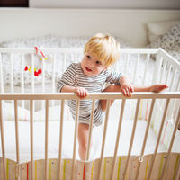 De la cuna a la cama: cuándo y cómo pasar al bebé 