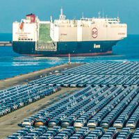 BYD quiere inundar Europa de coches eléctricos este año y tiene un arma secreta para lograrlo: una flota de barcos inmensos que transportan 67.000 coches a la vez