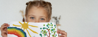 Qué significa que un niño dibuje un árbol con raíces, según la psicología 